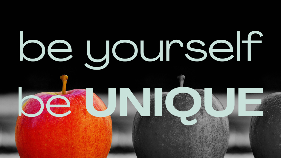 Abbildung mit Äpfel in Hintergrund (graustufig und rot hervorstechender Apfel) mit Text: be yourself, be UNIQUE